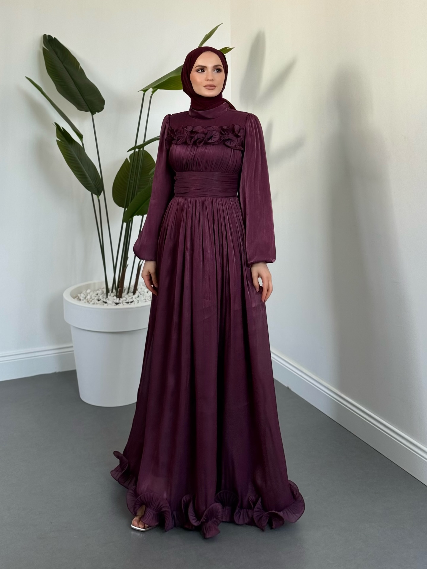 Maryam Altı Ve Göğüs Kısmı Fırfırlı Janjan Abiye Mor